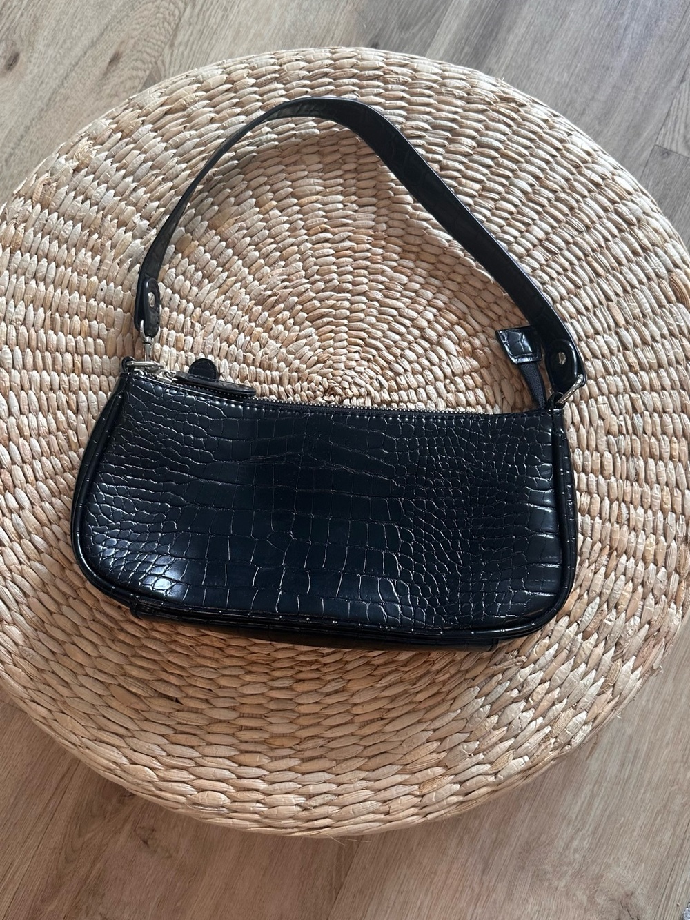 Black Croc-Embossed Shoulder Bag - Sleek Women's Handbag